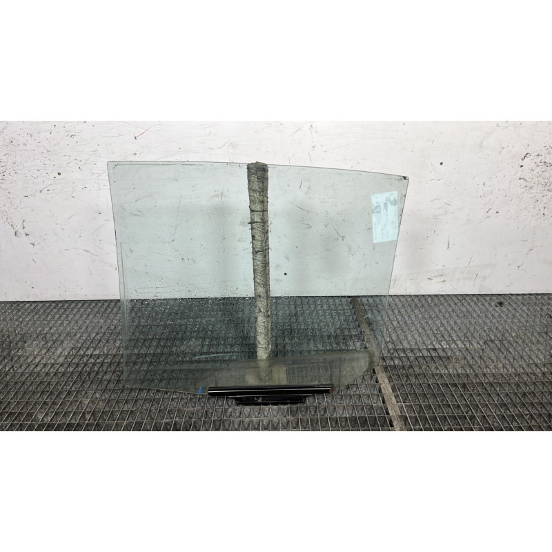 Vitre arriere droit HYUNDAI I 10 1 Photo n°4