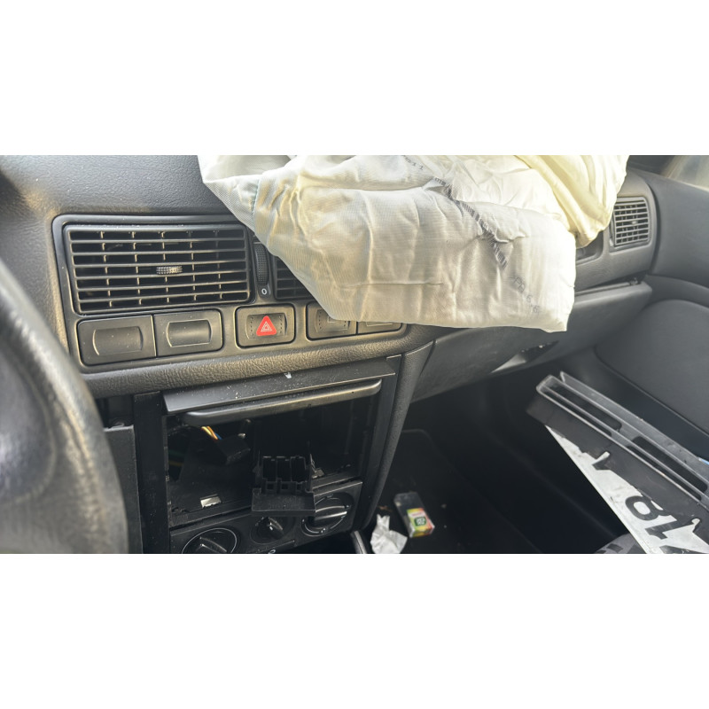 Verin de coffre VOLKSWAGEN GOLF 4 Photo n°20