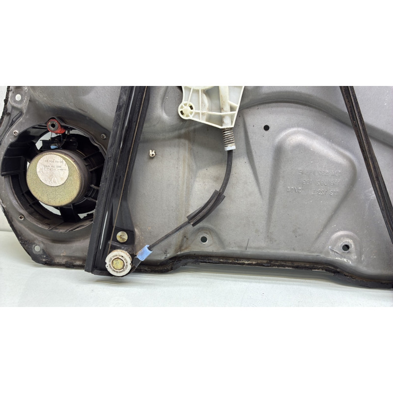 Leve vitre electrique avant gauche VOLKSWAGEN GOLF 4 Photo n°6