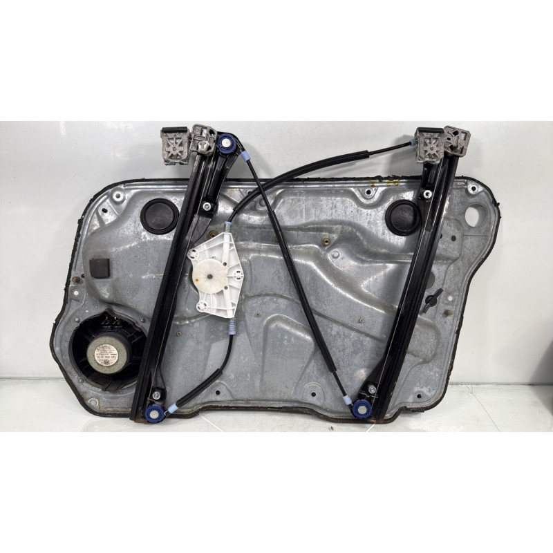 Leve vitre electrique avant gauche VOLKSWAGEN GOLF 4 Photo n°3