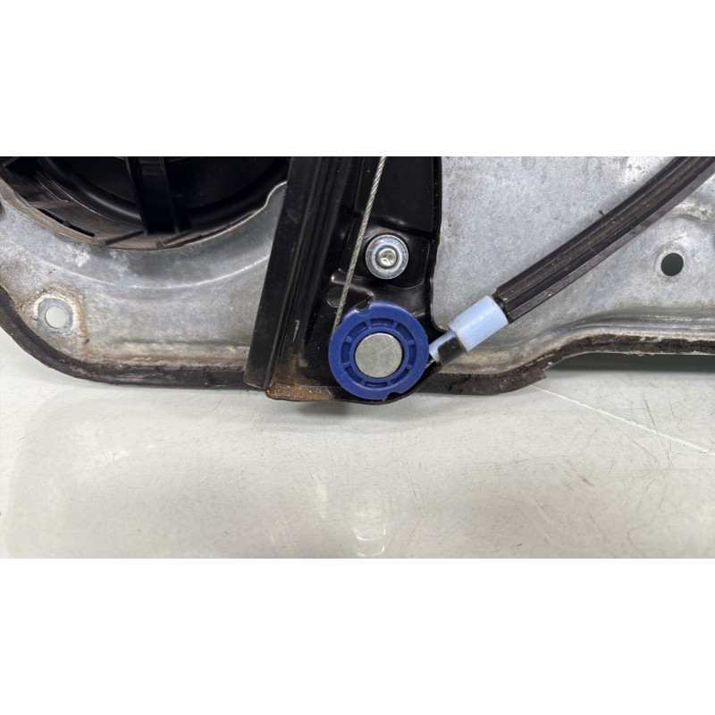 Leve vitre electrique avant gauche VOLKSWAGEN GOLF 4 Photo n°4