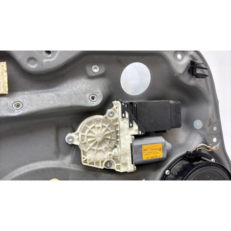 Leve vitre electrique avant gauche VOLKSWAGEN GOLF 4 Photo n°4