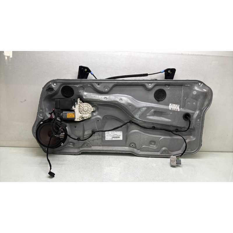 Leve vitre electrique avant droit VOLKSWAGEN GOLF 4 Photo n°1
