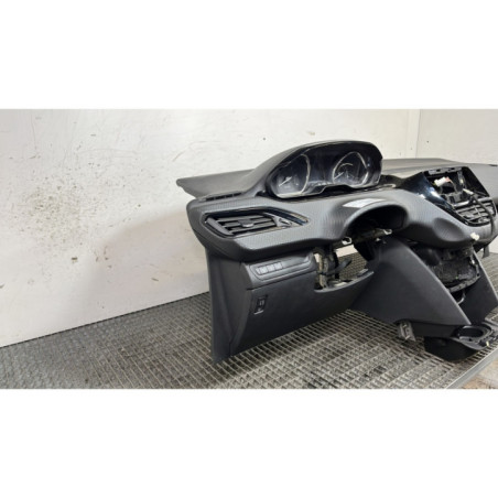 Planche de bord complete PEUGEOT 2008 1