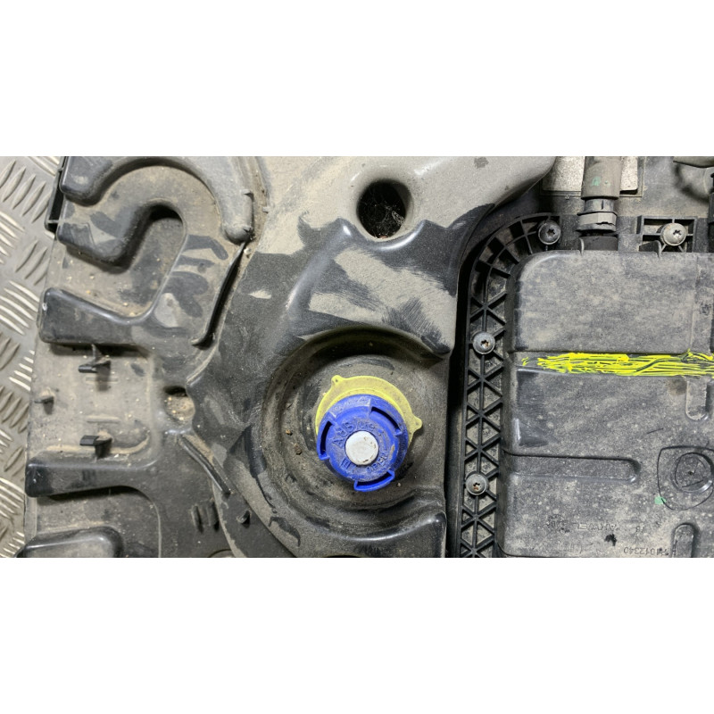 Reservoir AdBlue PEUGEOT 208 1 Photo n°4