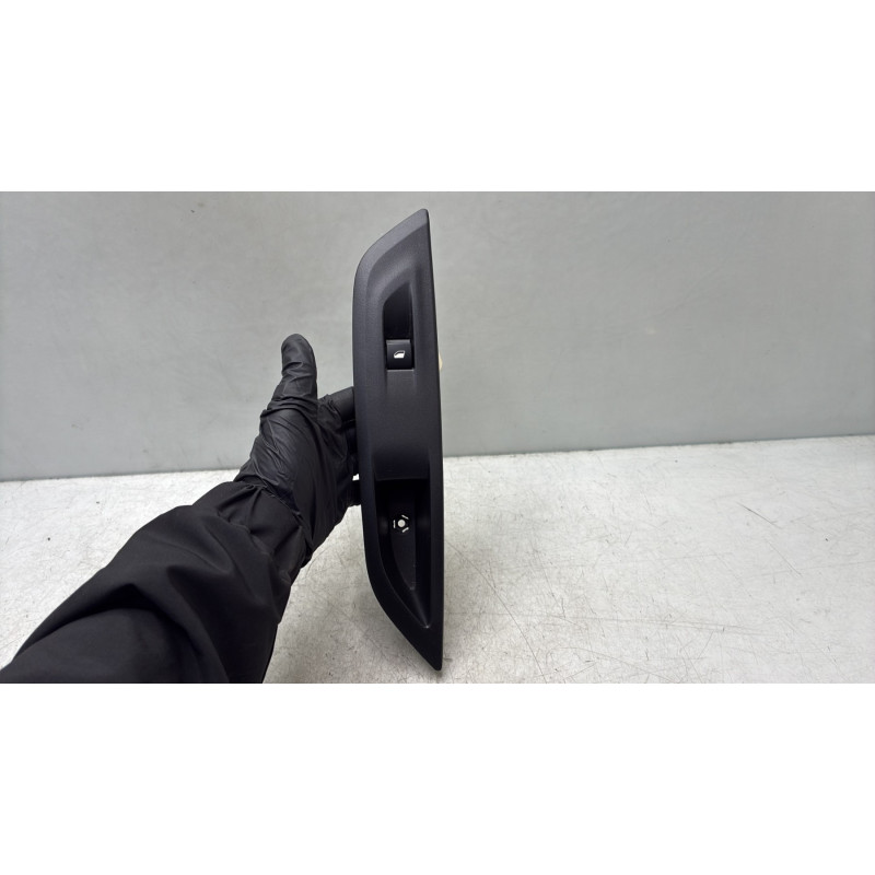 Interrupteur de leve vitre arriere droit PEUGEOT 208 2 Photo n°1