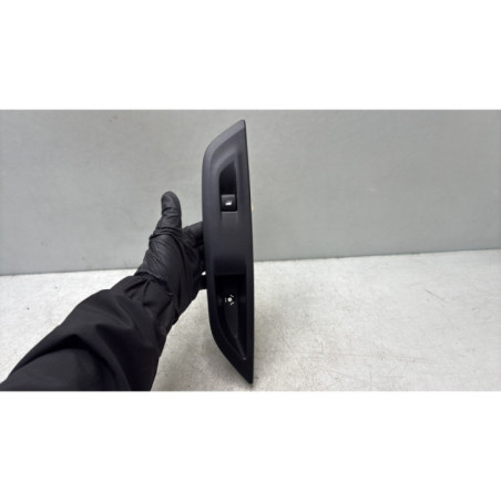 Interrupteur de leve vitre arriere droit PEUGEOT 208 2 Photo n°1