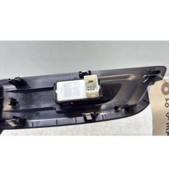 Interrupteur de leve vitre arriere droit PEUGEOT 208 2