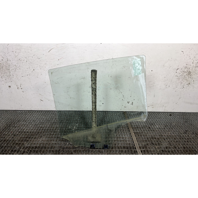 Vitre arriere droit DACIA SANDERO 1 Photo n°4