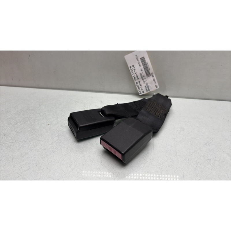Attache ceinture arriere centrale DACIA SANDERO 1 Photo n°1