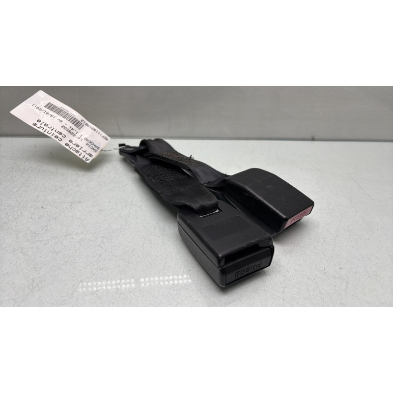 Attache ceinture arriere centrale DACIA SANDERO 1 Photo n°2