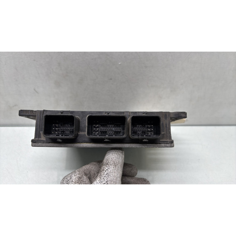 Calculateur moteur DACIA SANDERO 1 Photo n°3