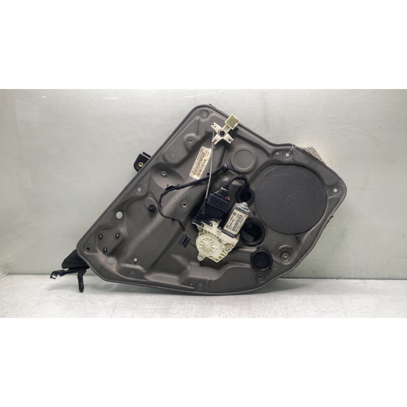 Leve vitre electrique arriere gauche VOLKSWAGEN GOLF 4 Photo n°1
