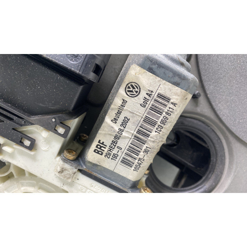 Leve vitre electrique arriere gauche VOLKSWAGEN GOLF 4 Photo n°3