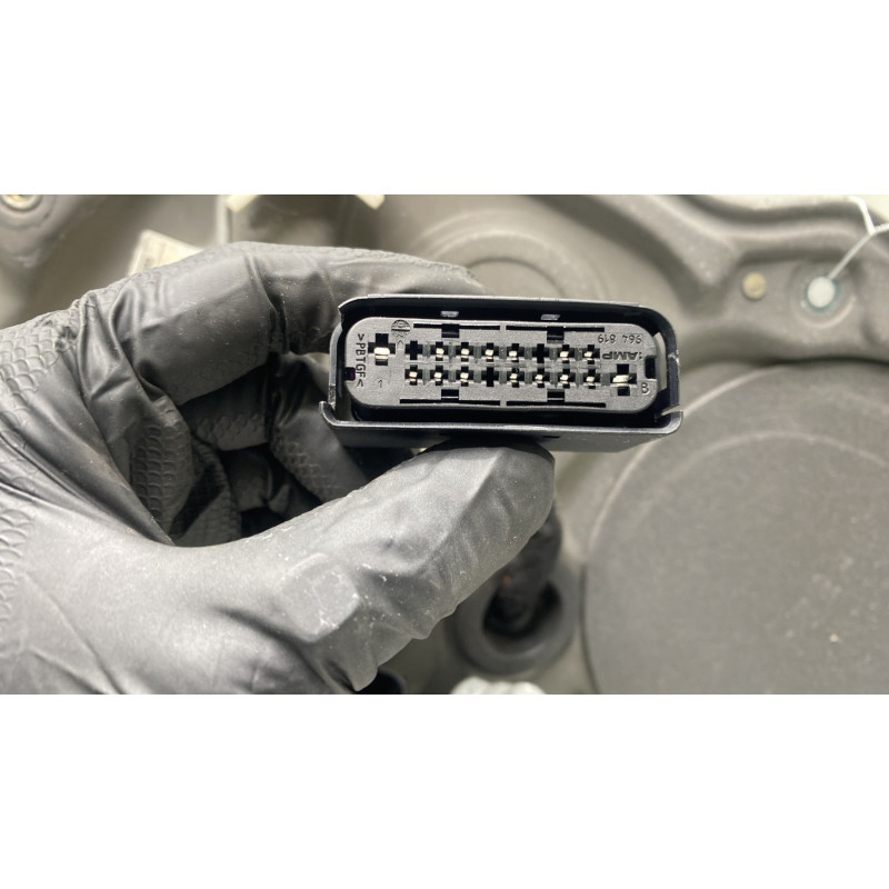 Leve vitre electrique arriere gauche VOLKSWAGEN GOLF 4 Photo n°4