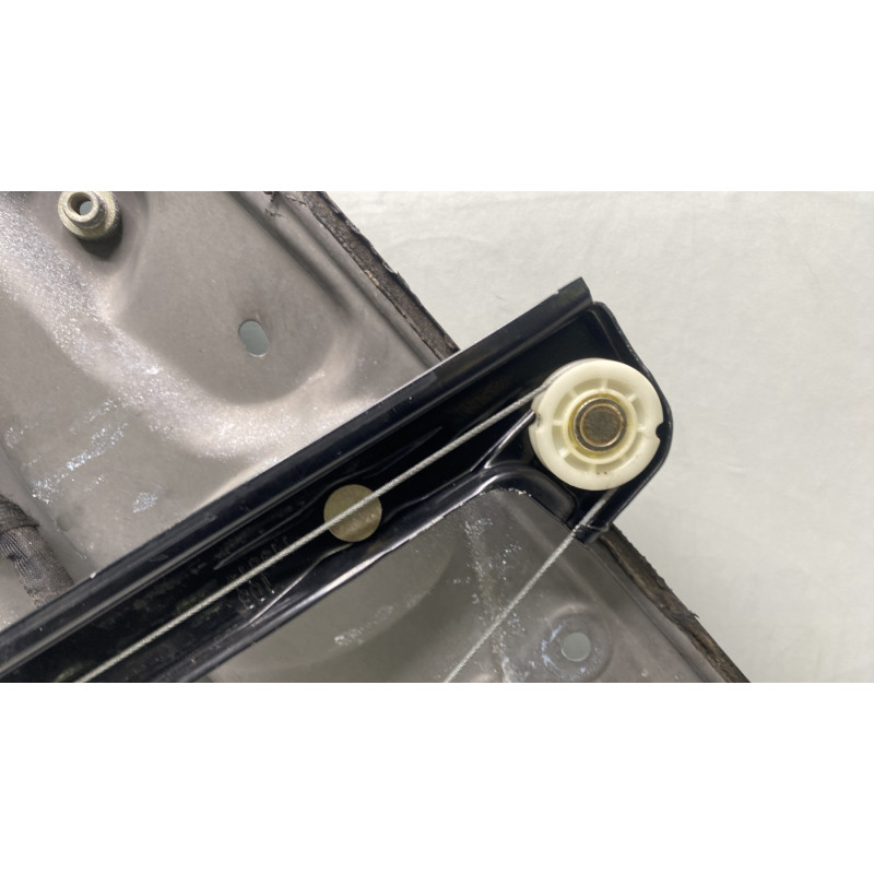 Leve vitre electrique arriere gauche VOLKSWAGEN GOLF 4 Photo n°7