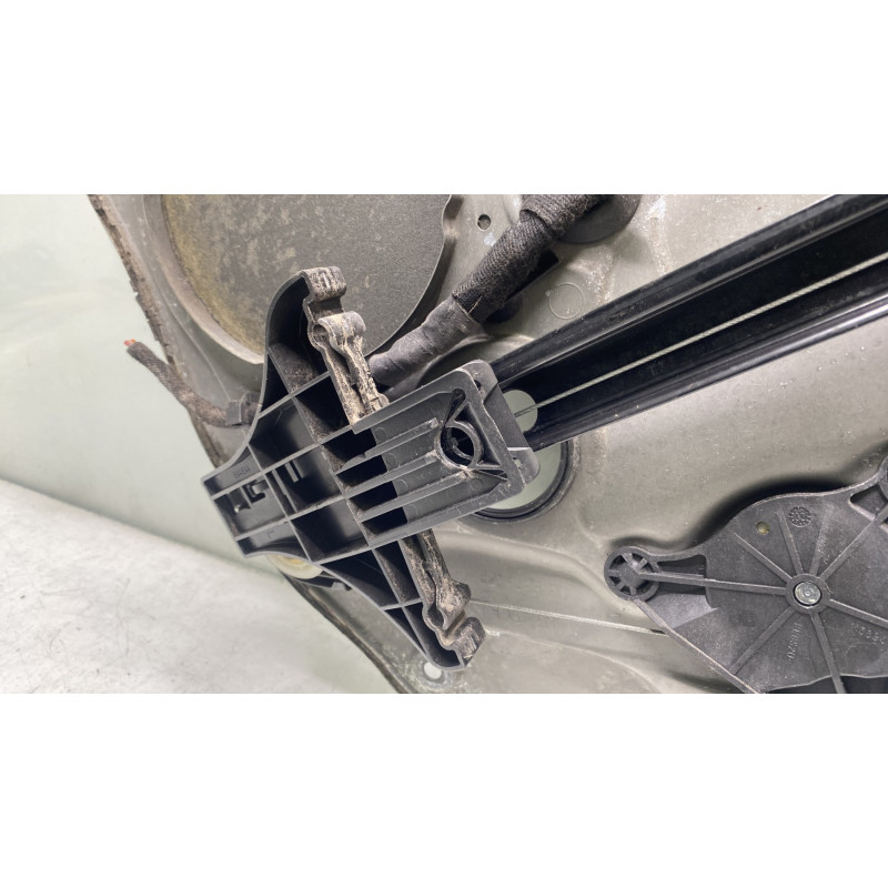 Leve vitre electrique arriere gauche VOLKSWAGEN GOLF 4 Photo n°8