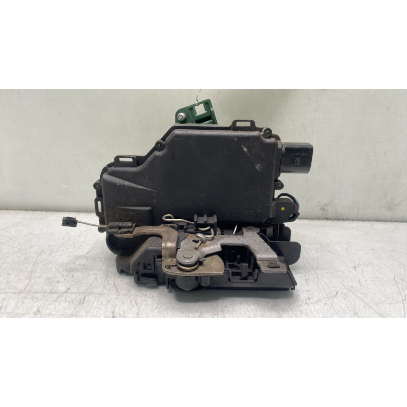 Serrure arriere droit VOLKSWAGEN GOLF 4 Photo n°1