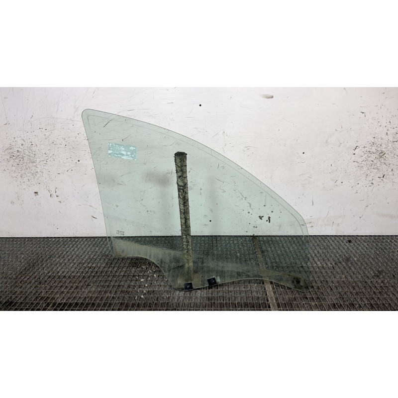 Vitre avant gauche DACIA DUSTER 1 Photo n°4