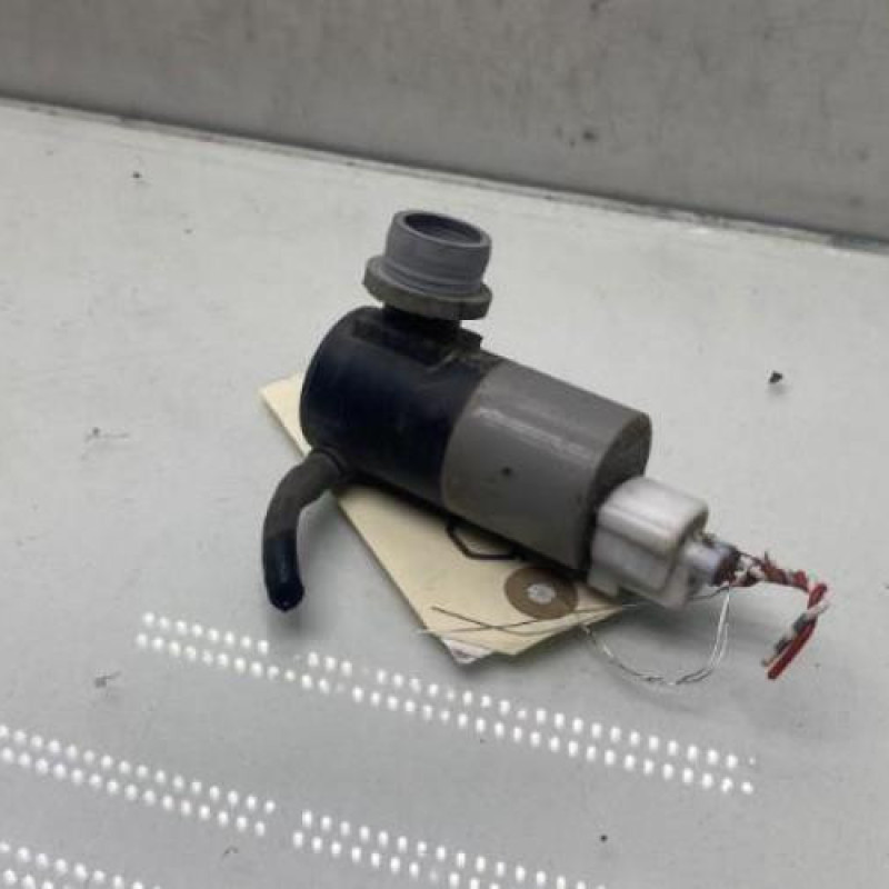 Pompe lave glace arriere TOYOTA AVENSIS 3 Photo n°2