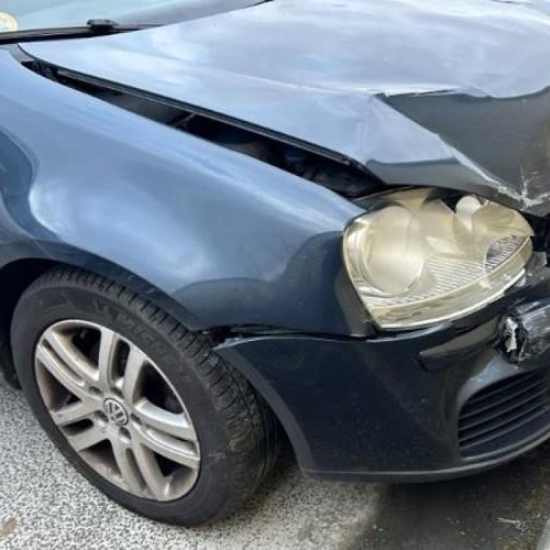Feu arriere secondaire gauche (feux) VOLKSWAGEN GOLF 5 Photo n°9