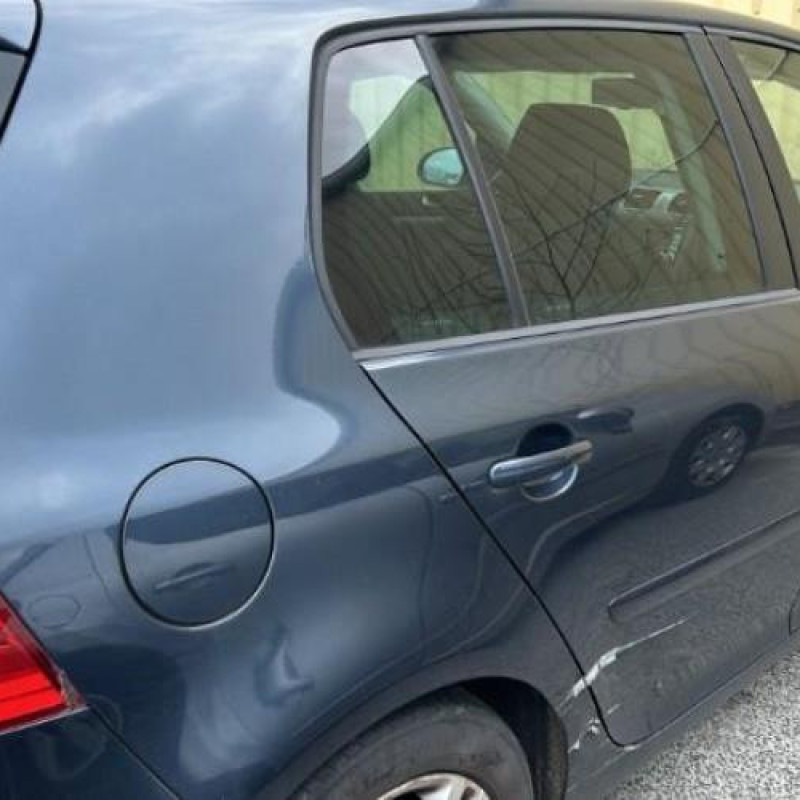 Feu arriere secondaire gauche (feux) VOLKSWAGEN GOLF 5 Photo n°16