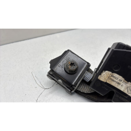 Attache ceinture arriere droit RENAULT CLIO 2