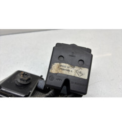 Attache ceinture arriere droit RENAULT CLIO 2