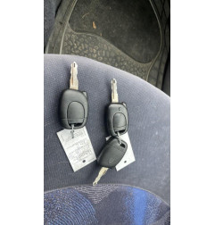 Attache ceinture arriere droit RENAULT CLIO 2