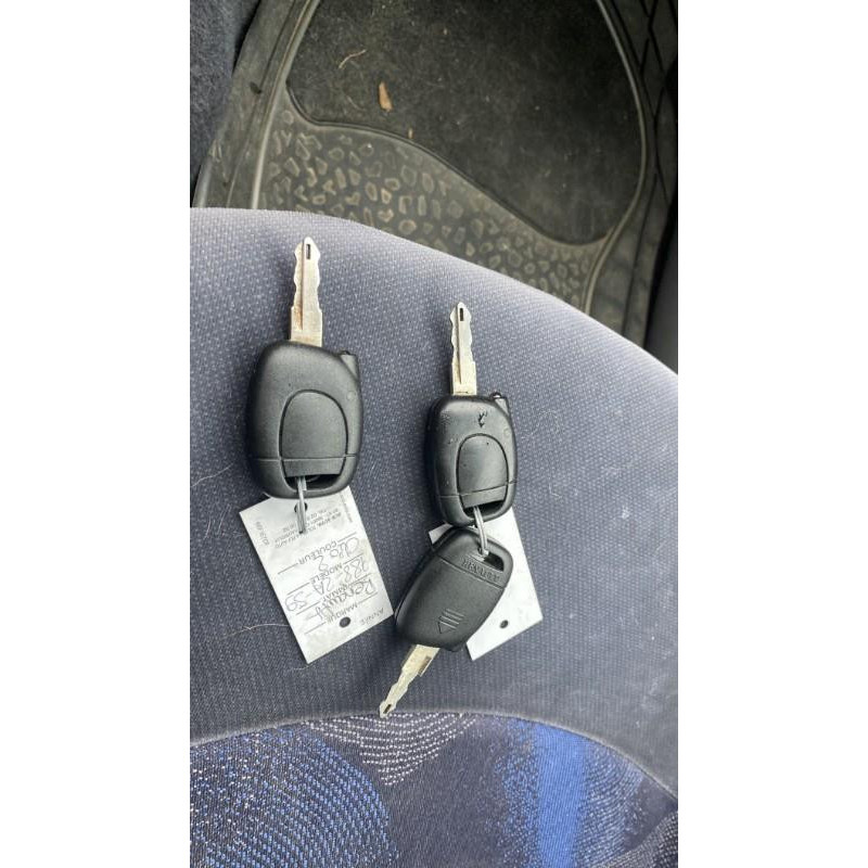 Attache ceinture arriere droit RENAULT CLIO 2 Photo n°20