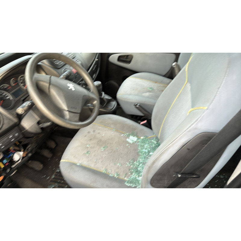 Pare choc avant PEUGEOT BIPPER Photo n°18