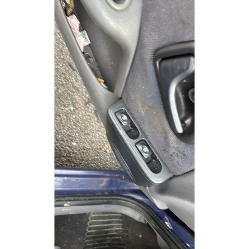 Calandre RENAULT CLIO 2 Photo n°16