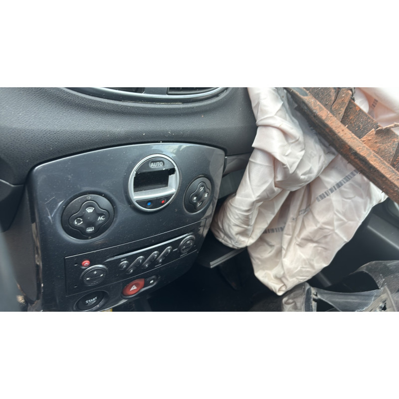 Feu arriere principal droit (feux) RENAULT CLIO 3 Photo n°20