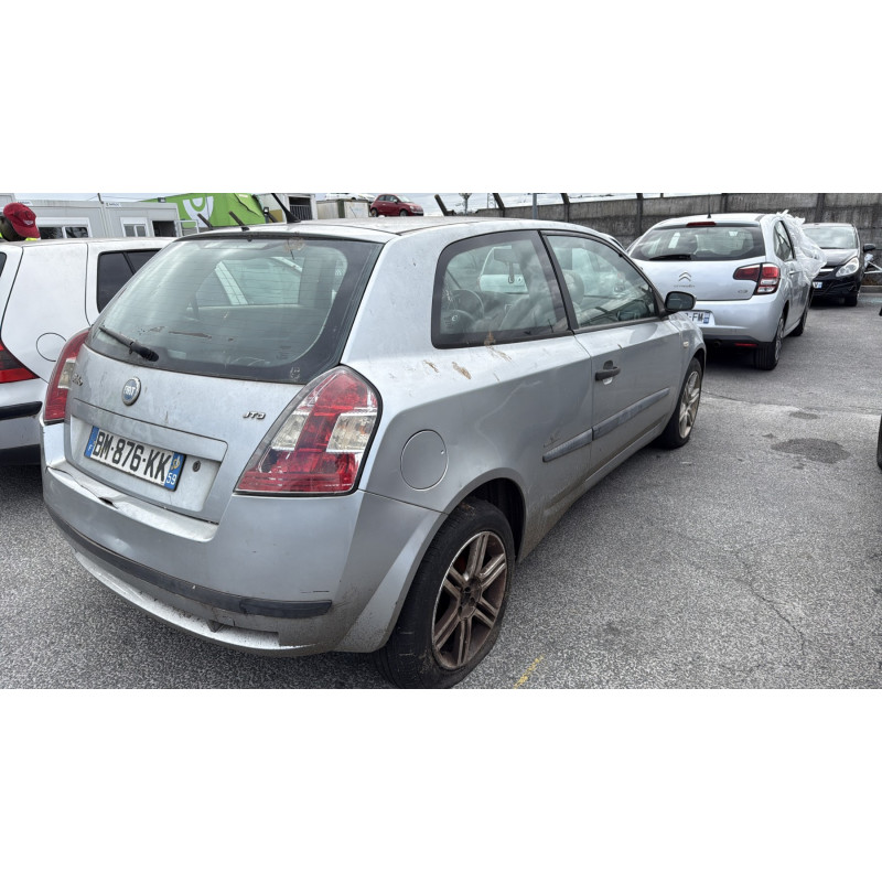 Feu arriere stop central FIAT STILO Photo n°6