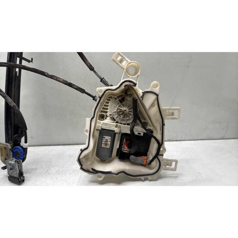 Leve vitre electrique avant droit SEAT ALTEA Photo n°8