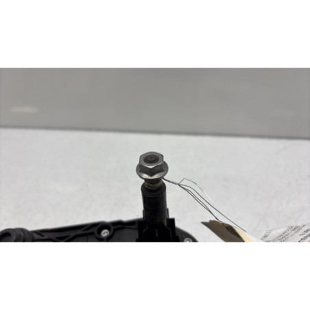 Moteur essuie glace arriere PEUGEOT 2008 1