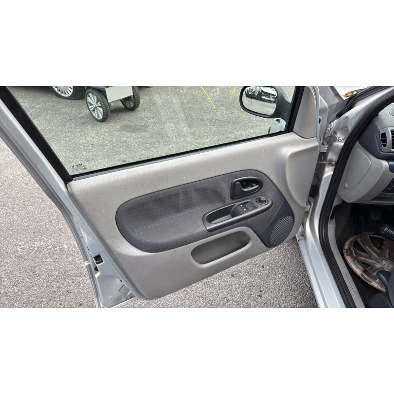 Poignee porte arriere gauche RENAULT CLIO 2 Photo n°12