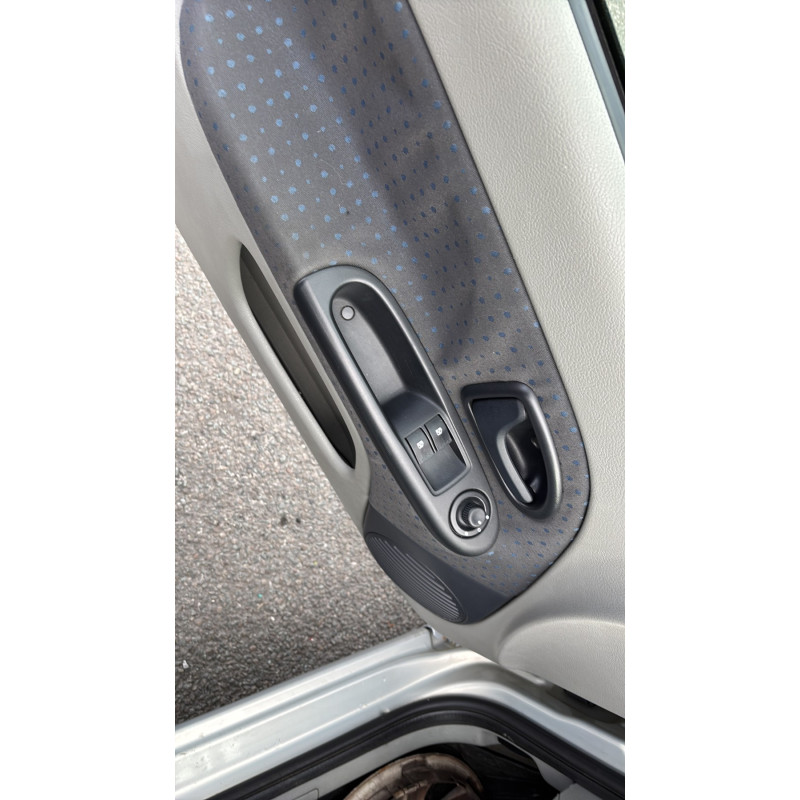 Poignee porte arriere gauche RENAULT CLIO 2 Photo n°13
