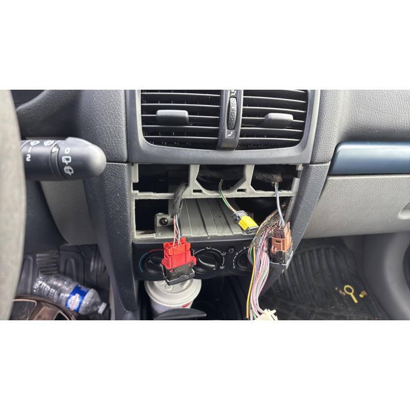 Poignee porte arriere gauche RENAULT CLIO 2 Photo n°20