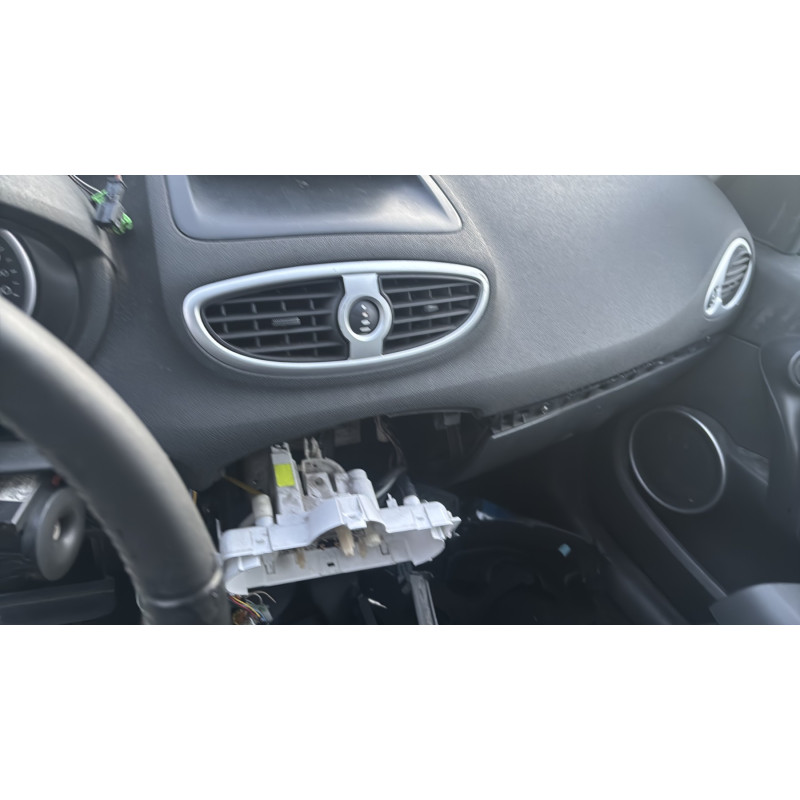 Feu arriere principal gauche (feux) RENAULT CLIO 3 Photo n°19