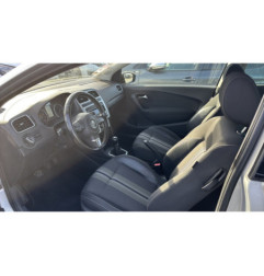 Attache ceinture avant gauche VOLKSWAGEN POLO 5