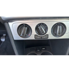 Attache ceinture avant gauche VOLKSWAGEN POLO 5