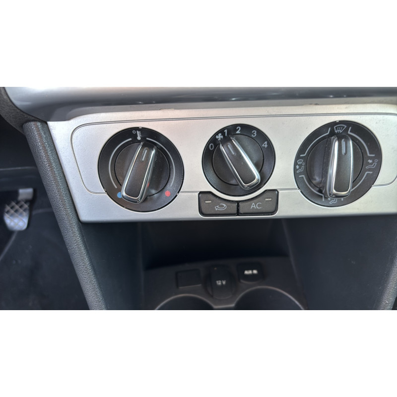 Attache ceinture avant gauche VOLKSWAGEN POLO 5 Photo n°12