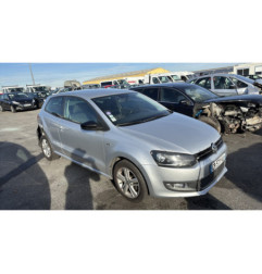 Attache ceinture avant gauche VOLKSWAGEN POLO 5