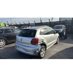 Attache ceinture avant gauche VOLKSWAGEN POLO 5