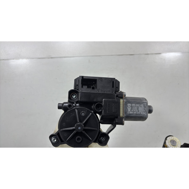 Leve vitre electrique avant droit VOLKSWAGEN POLO 5 Photo n°8