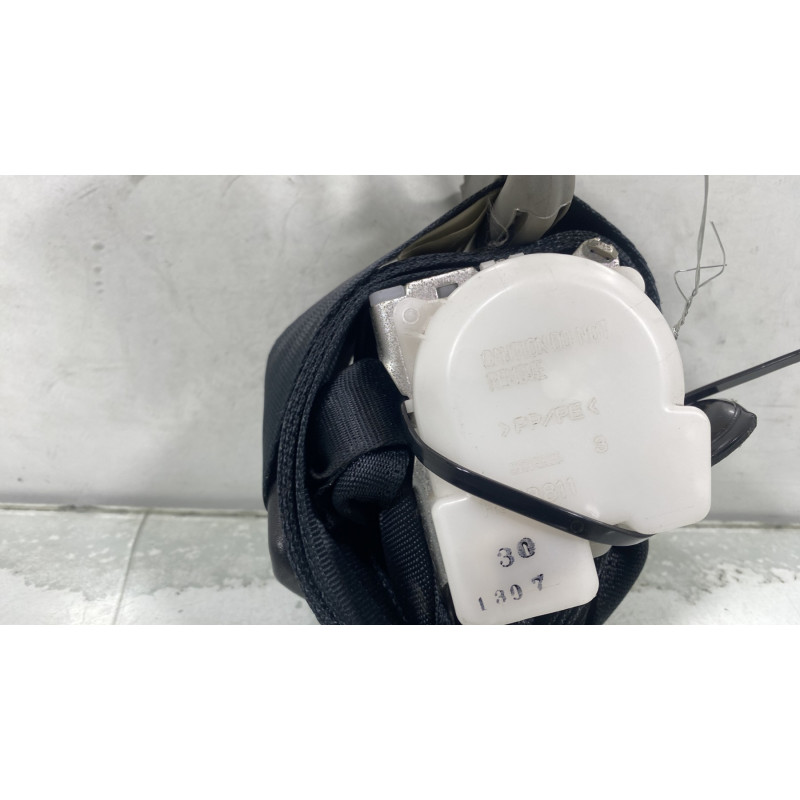 Ceinture arriere droit TOYOTA YARIS 2 Photo n°3