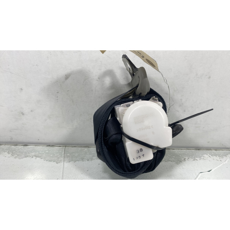 Ceinture arriere droit TOYOTA YARIS 2 Photo n°4
