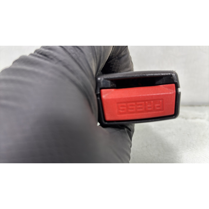 Attache ceinture arriere gauche RENAULT TWINGO 2 Photo n°4