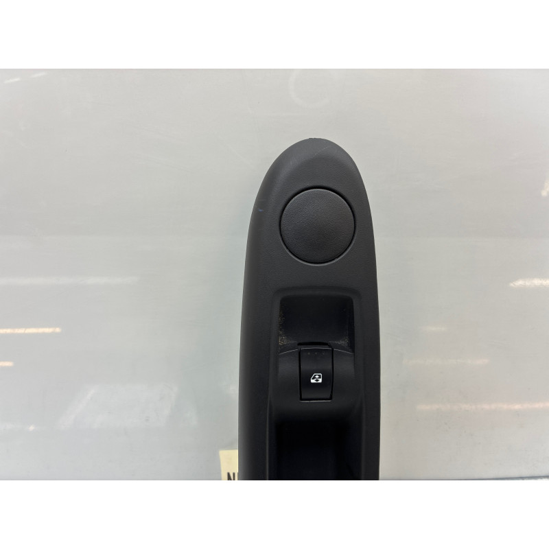 Interrupteur de leve vitre avant droit RENAULT CLIO 2 CAMPUS Photo n°2